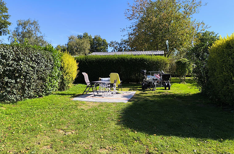 Spacious pitches at the Abri de l’Océan campsite in Brittany