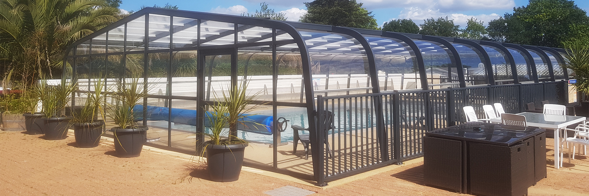 The aquatic area of ​​the campsite in southern Brittany with swimming pool, at the Abri de l’Océan