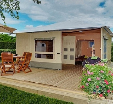 Bungalow toilé 5 personnes en location au camping à l’Abri de l’Océan en Bretagne