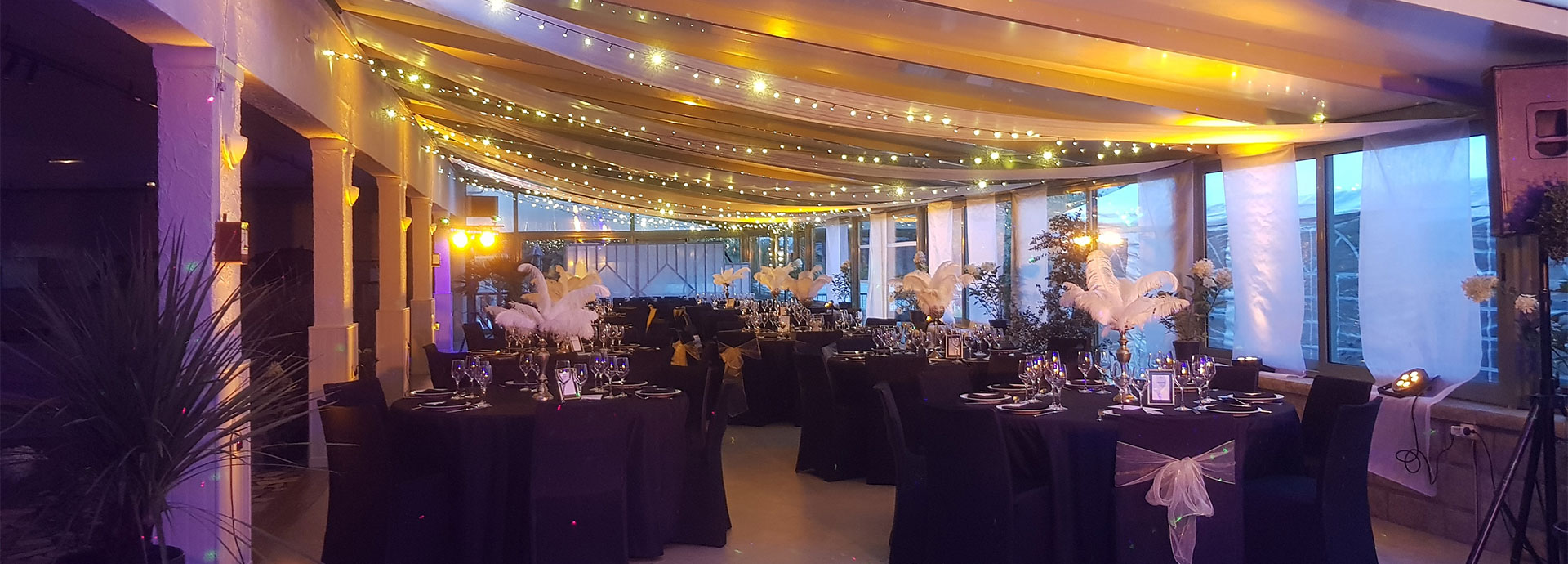 Salle de réception spacieuse, parfaite du camping À l’Abri de l’Océan à Baye en Bretagne, pour l’organisation de mariage ou séminaire