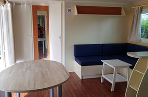 Location mobil-home confort 3 chambres 6 personnes avec terrasse couverte ou semi-couverte, au camping à l’Abri de l’Océan dans le Finistère, à Baye