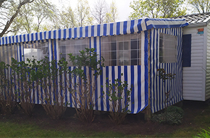 = Location mobil-home standard 2 chambres 4 personnes avec terrasse semi-couverte au camping à l’Abri de l’Océan dans le Finistère